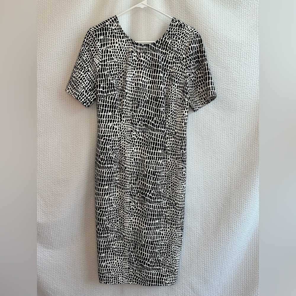 TRINA TURK Black White Animal Print Midi Dress Short Sleeve Keyhole Back Medium